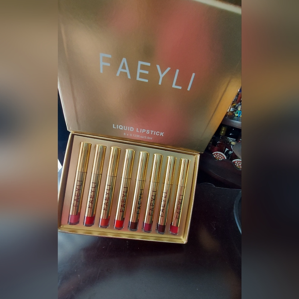 LIQUID LIPSTICK - Picture 3 of 4